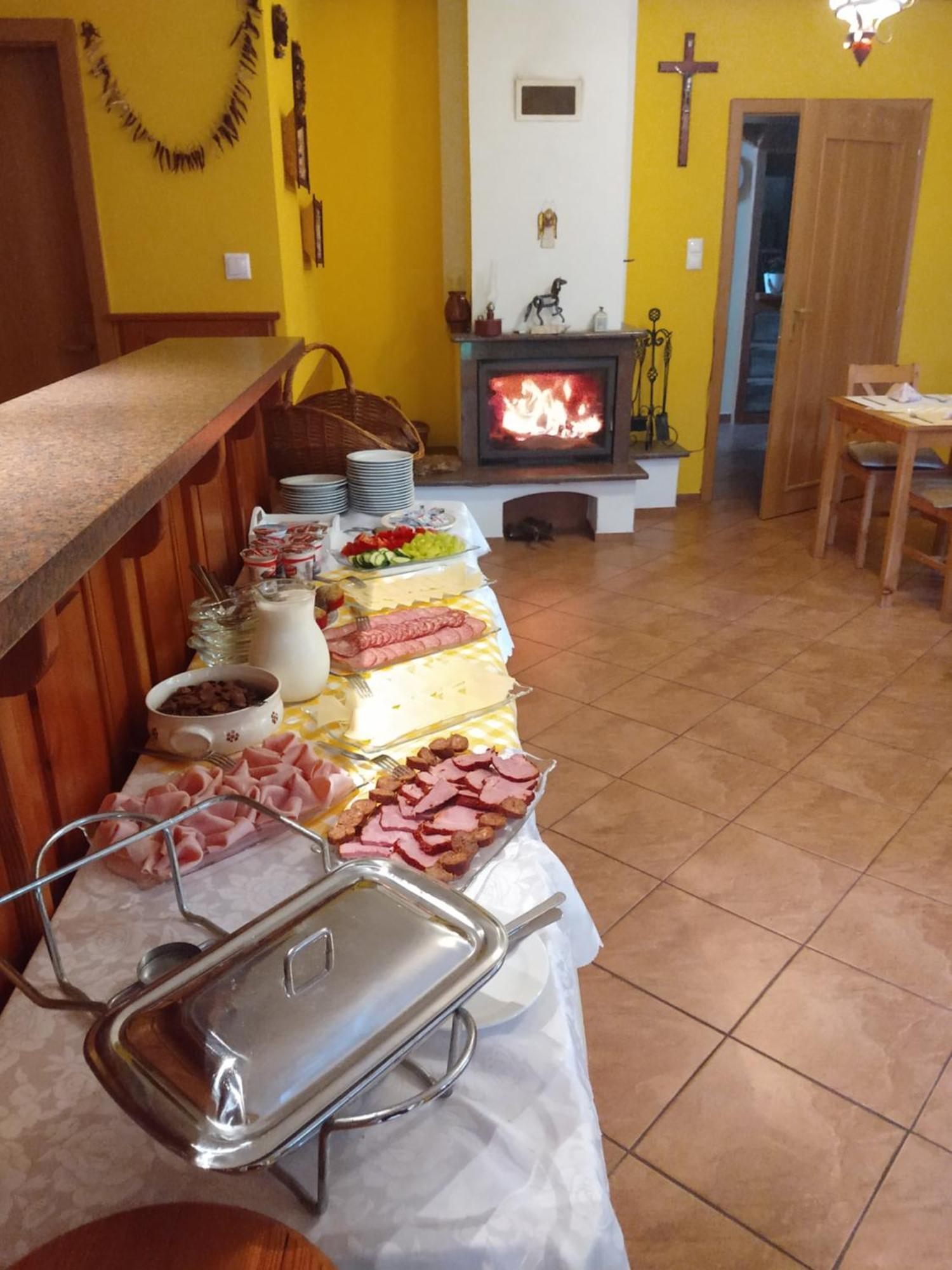 Pezion Limbovy Dvor Hotel Ménhárd Kültér fotó