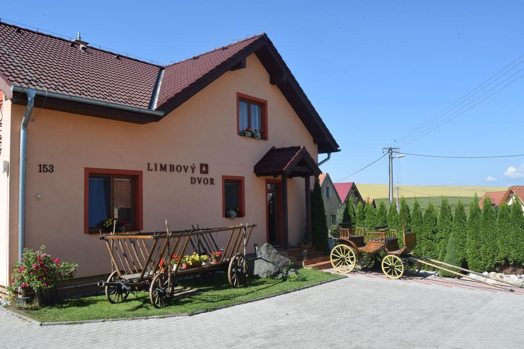 Pezion Limbovy Dvor Hotel Ménhárd Kültér fotó