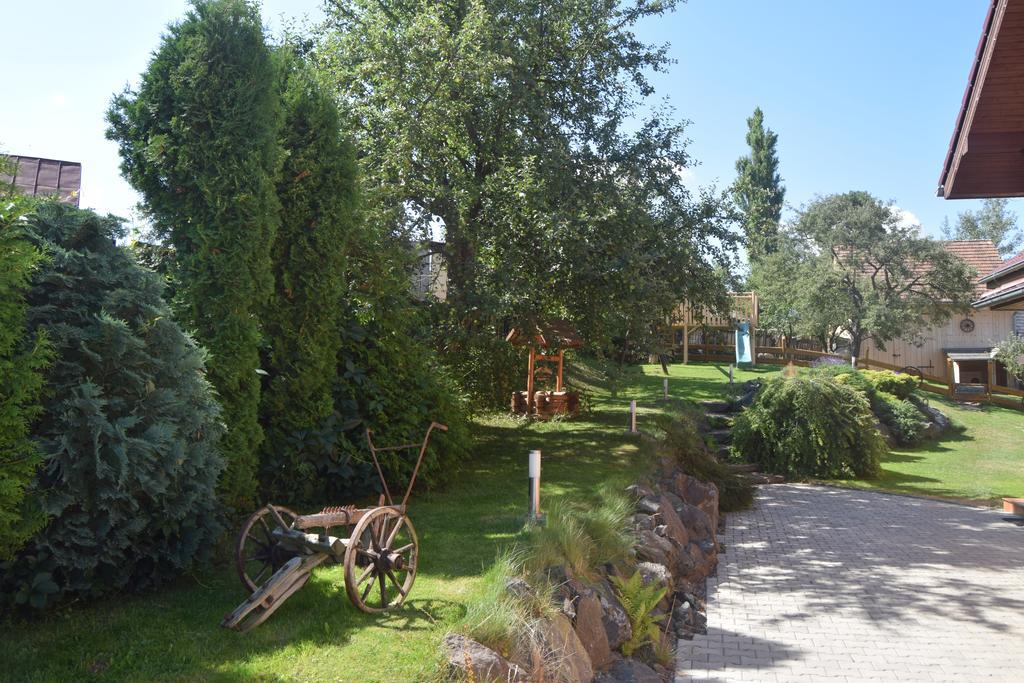 Pezion Limbovy Dvor Hotel Ménhárd Kültér fotó