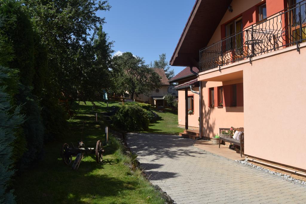 Pezion Limbovy Dvor Hotel Ménhárd Kültér fotó
