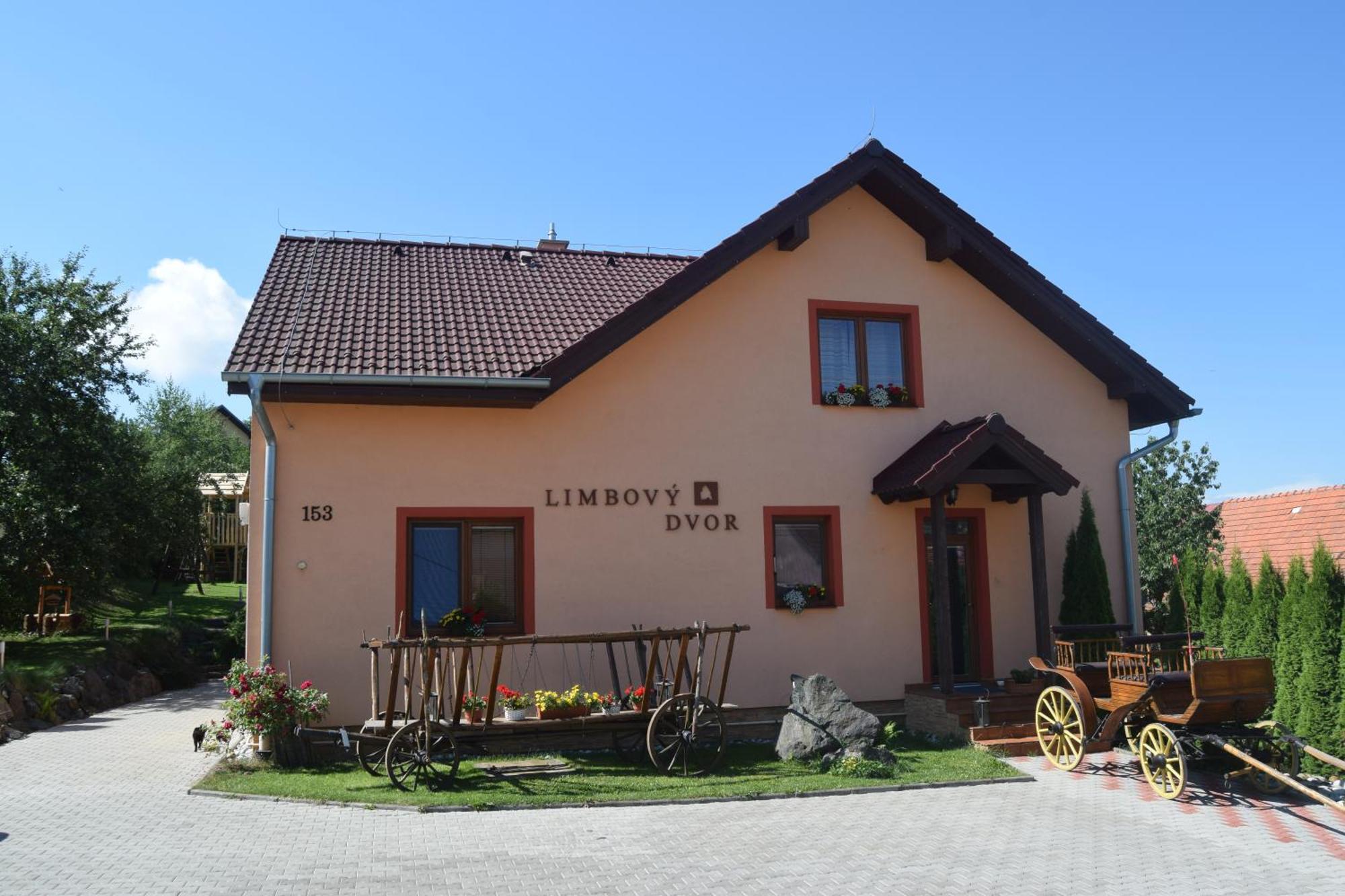 Pezion Limbovy Dvor Hotel Ménhárd Kültér fotó