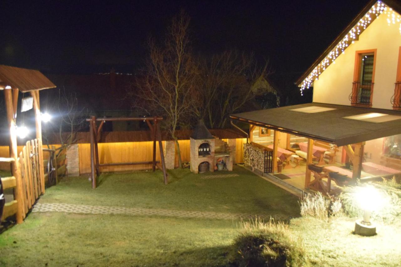 Pezion Limbovy Dvor Hotel Ménhárd Kültér fotó